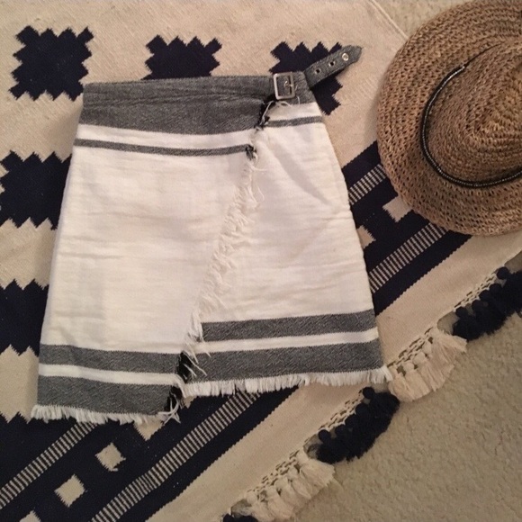 Alice in the Eve fringe wrap buckle skirt sz 2 - Picture 3 of 6